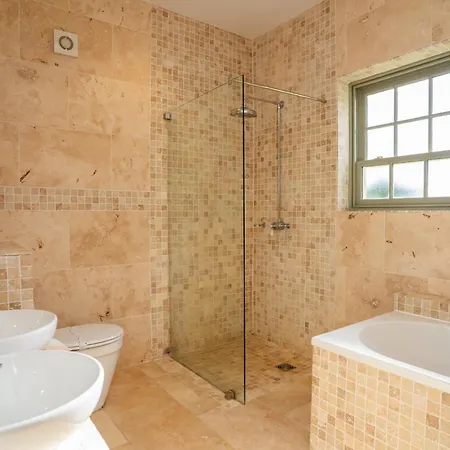 Asquith Hall & 4*
