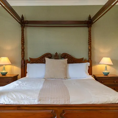 Asquith Hall & 4*
