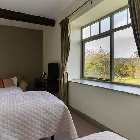 Hotel Asquith Hall & 4*