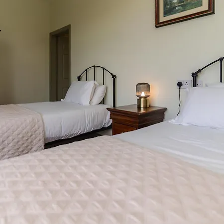 Asquith Hall & 4*