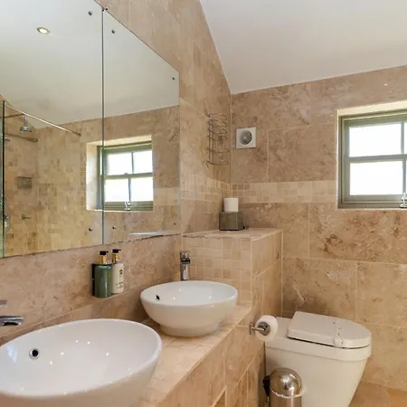 Hotel Asquith Hall &